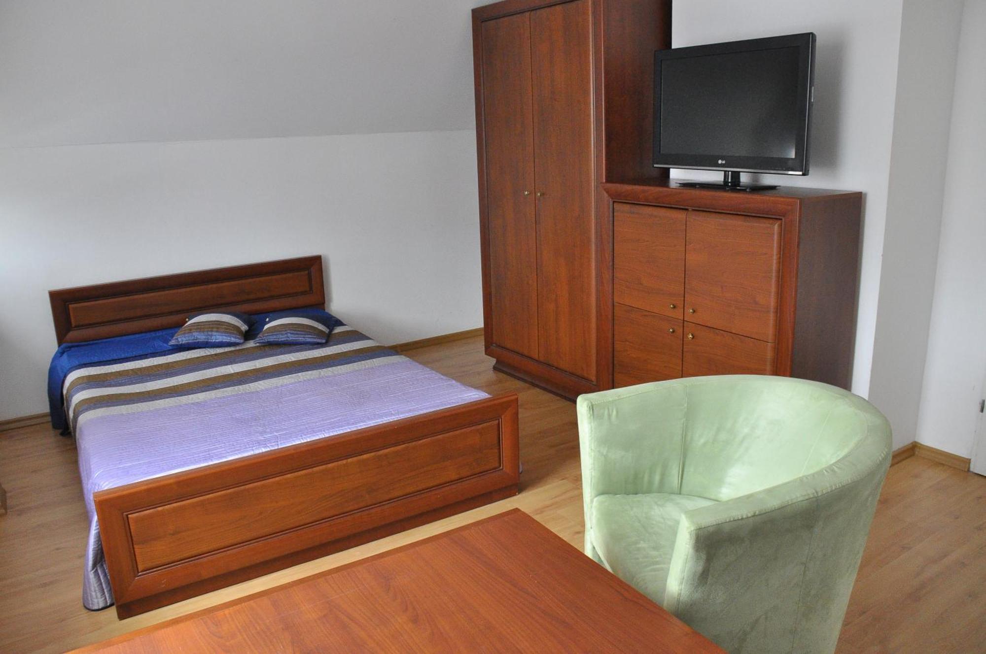 Krystyna Homestay *